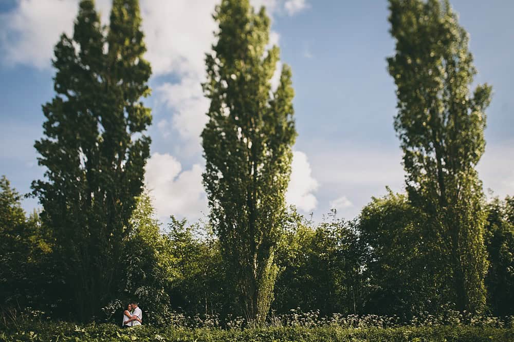 Lisa & Mike { E-Shoot in woods and green }