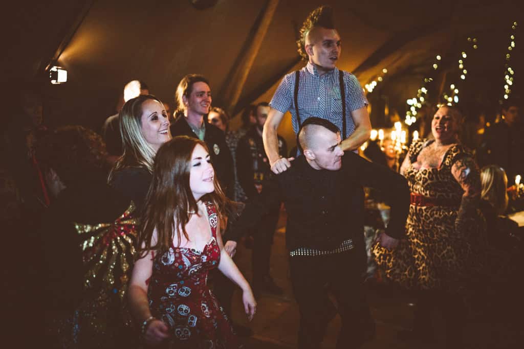 mapperley-farm-punk-wedding-elvis-94025